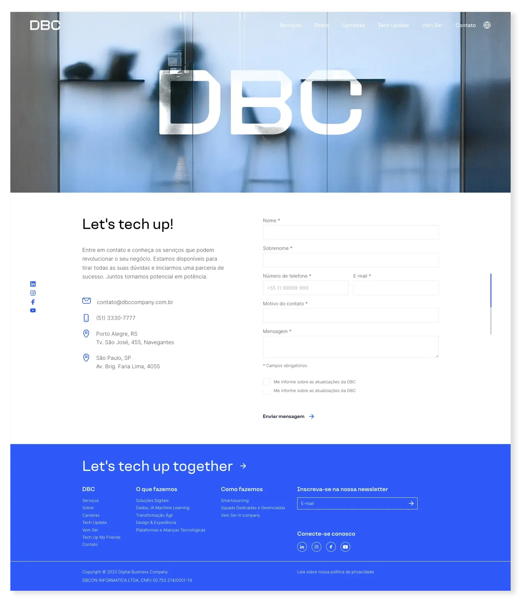 Contact page, with the form and the available contact channels.